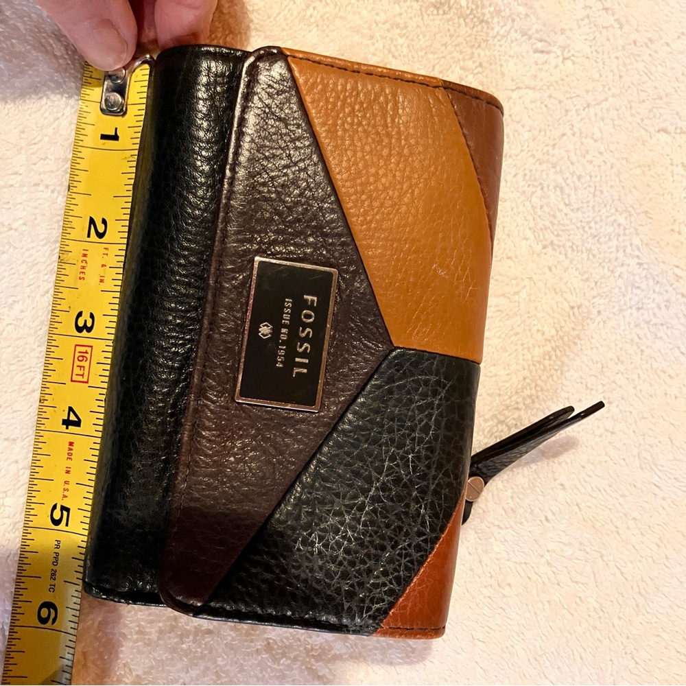 Ladies Fossil Tri-Color Leather Wallet - image 7